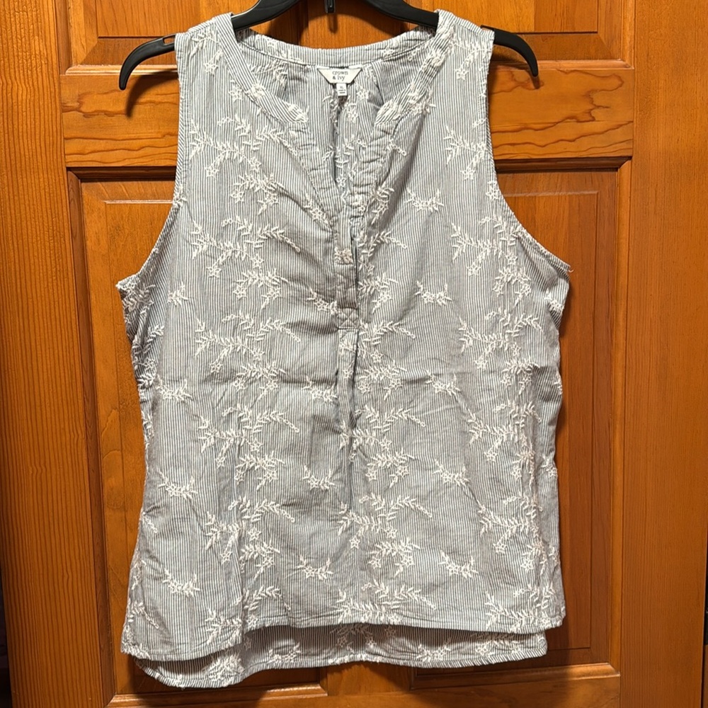 ⭐️Crown & Ivy Sleeveless Embroidered Striped Top Size XL